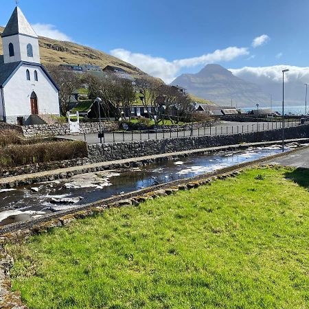 Charming And Authentic Heritage Retreat In Kvivik - Right Next To The River Eksteriør billede