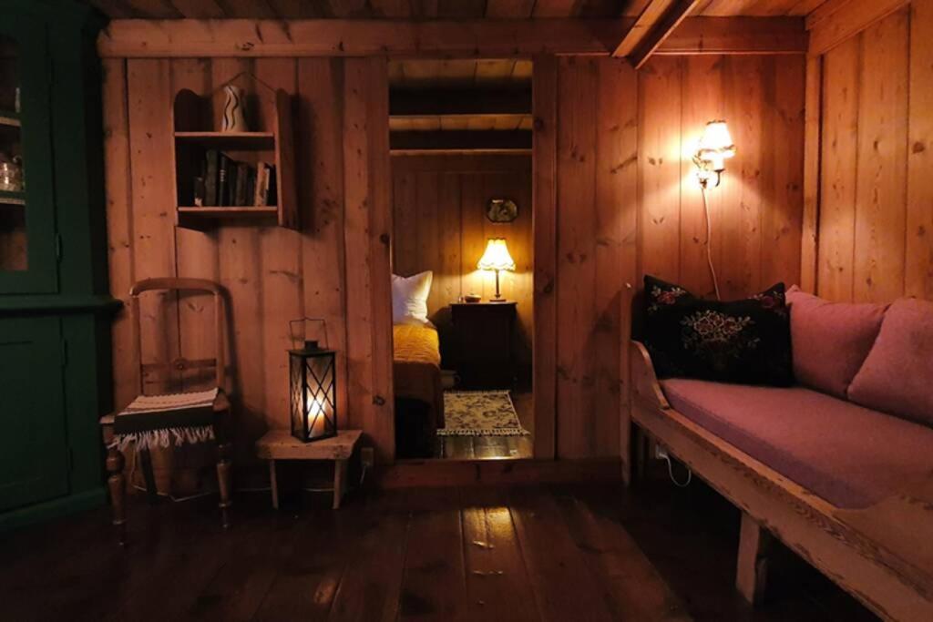 Charming And Authentic Heritage Retreat In Kvivik - Right Next To The River Eksteriør billede