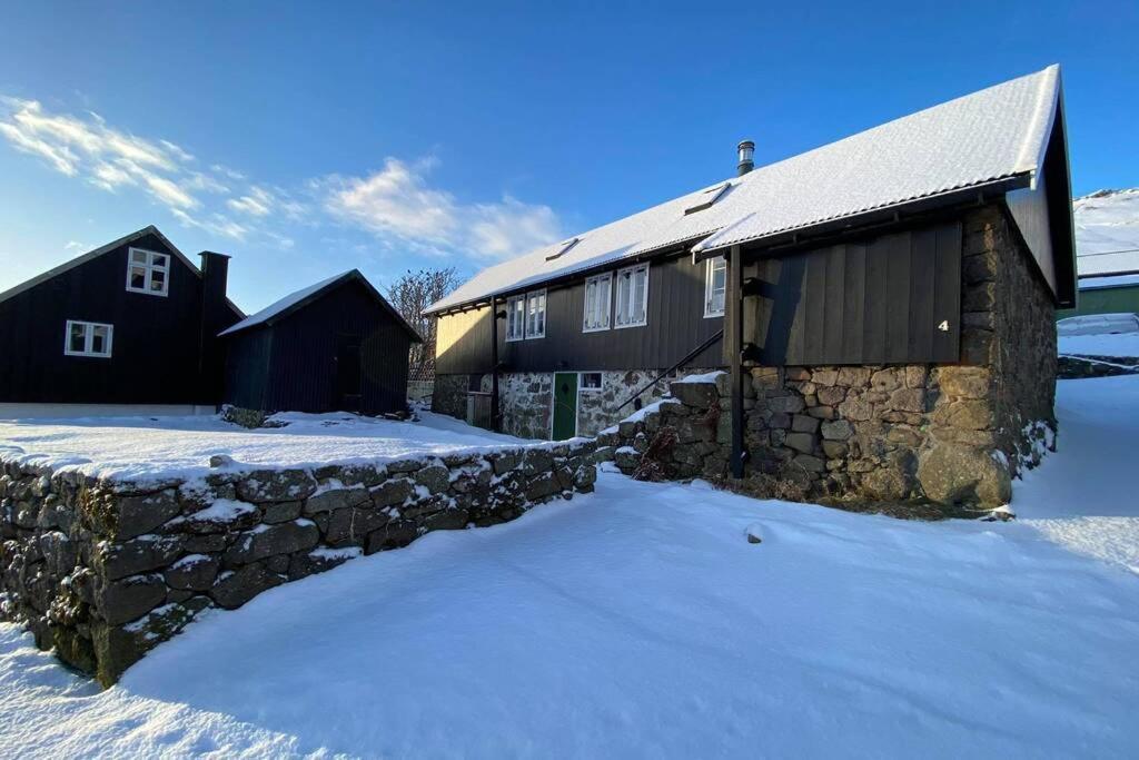 Charming And Authentic Heritage Retreat In Kvivik - Right Next To The River Eksteriør billede
