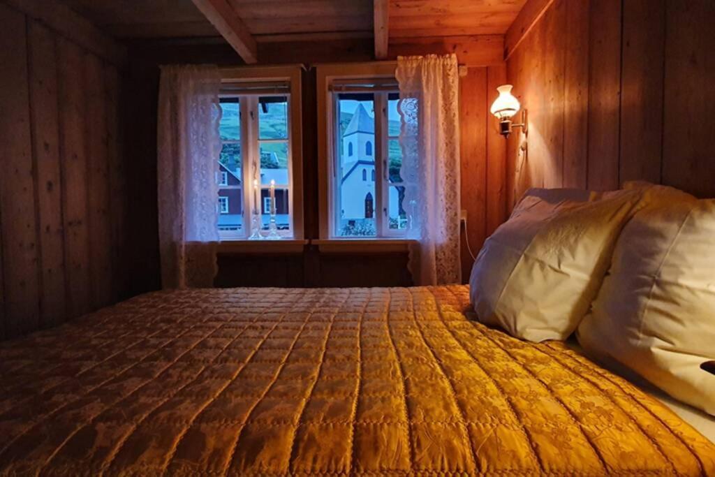 Charming And Authentic Heritage Retreat In Kvivik - Right Next To The River Eksteriør billede