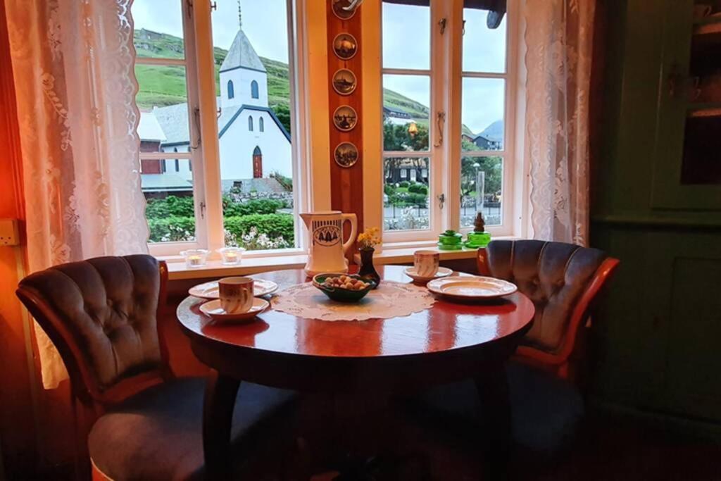Charming And Authentic Heritage Retreat In Kvivik - Right Next To The River Eksteriør billede