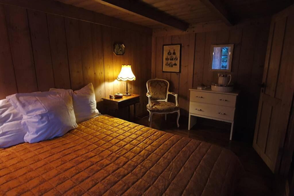 Charming And Authentic Heritage Retreat In Kvivik - Right Next To The River Eksteriør billede