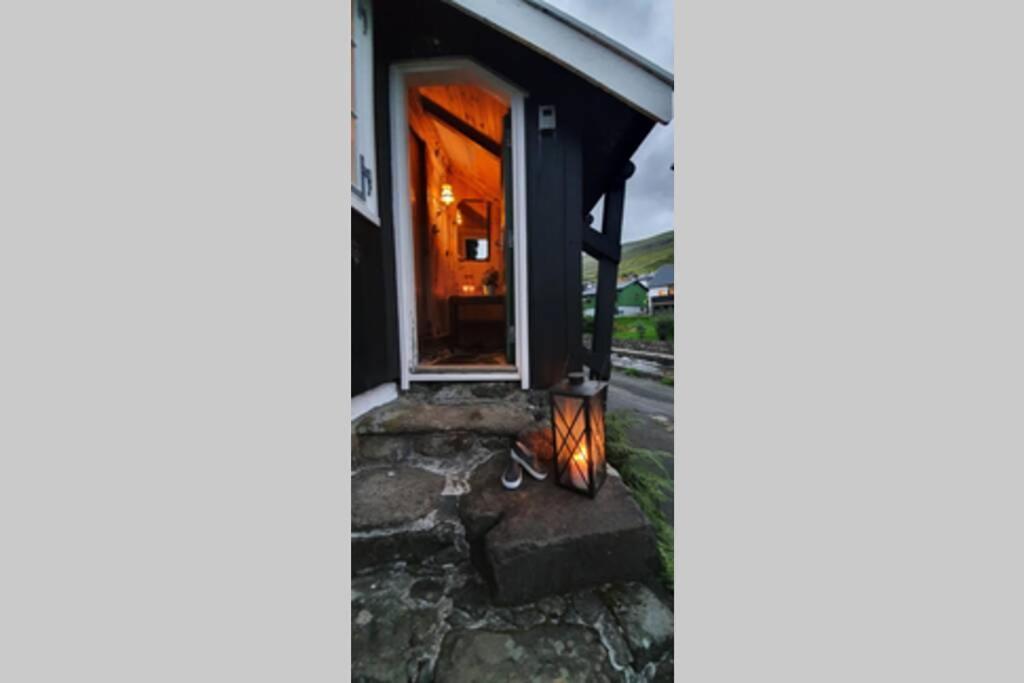 Charming And Authentic Heritage Retreat In Kvivik - Right Next To The River Eksteriør billede