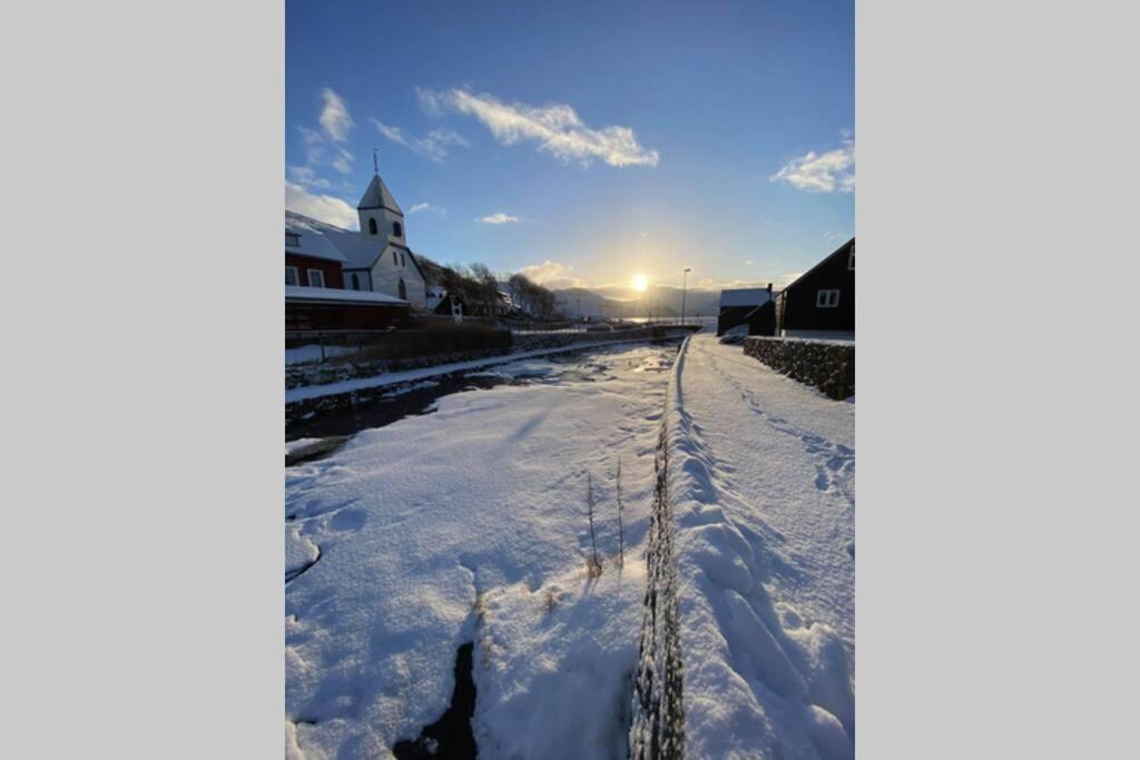 Charming And Authentic Heritage Retreat In Kvivik - Right Next To The River Eksteriør billede