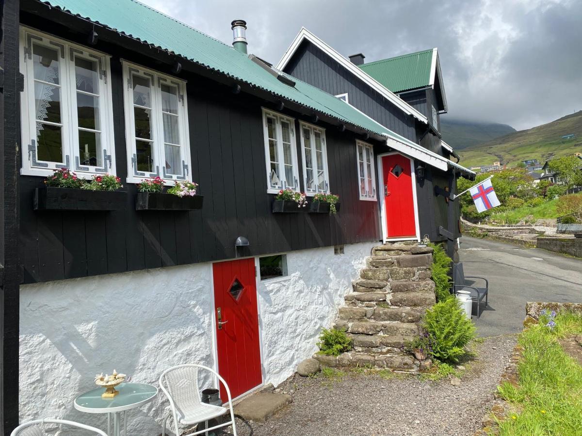Charming And Authentic Heritage Retreat In Kvivik - Right Next To The River Eksteriør billede